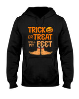 Trick Or Treat Smell My Feet Funny Halloween Pun T-Shirt