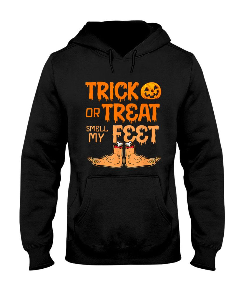 Trick Or Treat Smell My Feet Funny Halloween Pun T-Shirt
