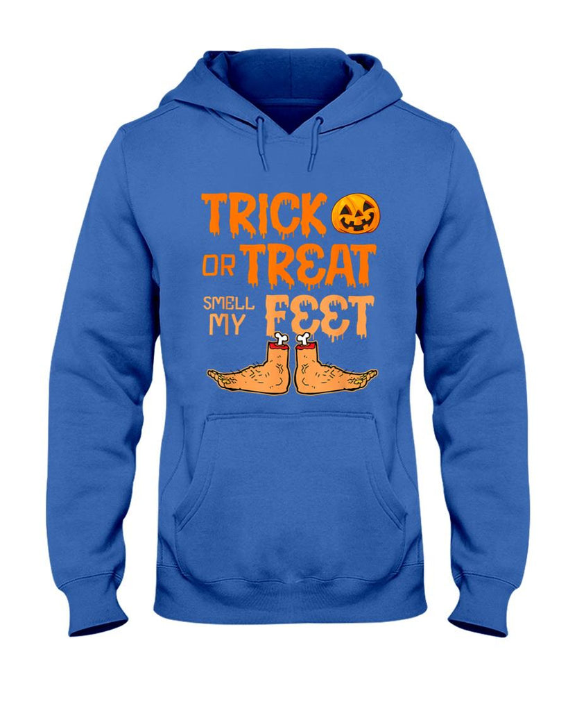 Trick Or Treat Smell My Feet Funny Halloween Pun T-Shirt