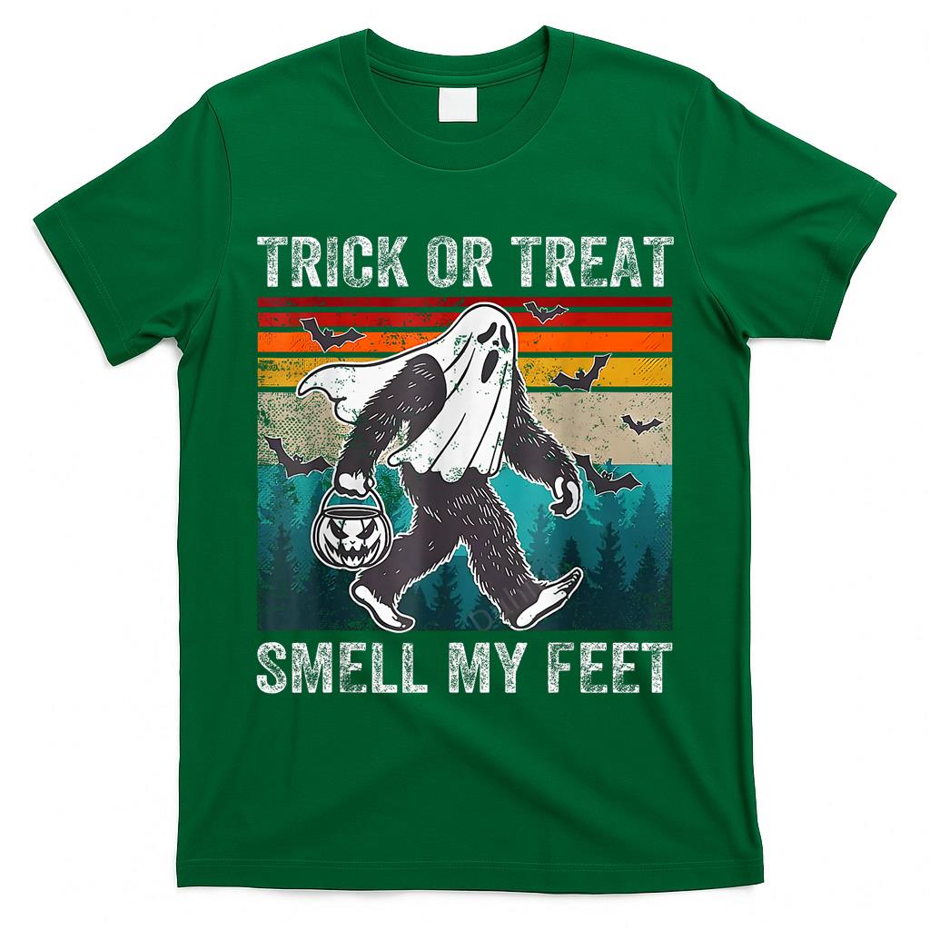 Trick Or Treat Smell My Feet Halloween Pumpkin Bigfoot Retro T-Shirt