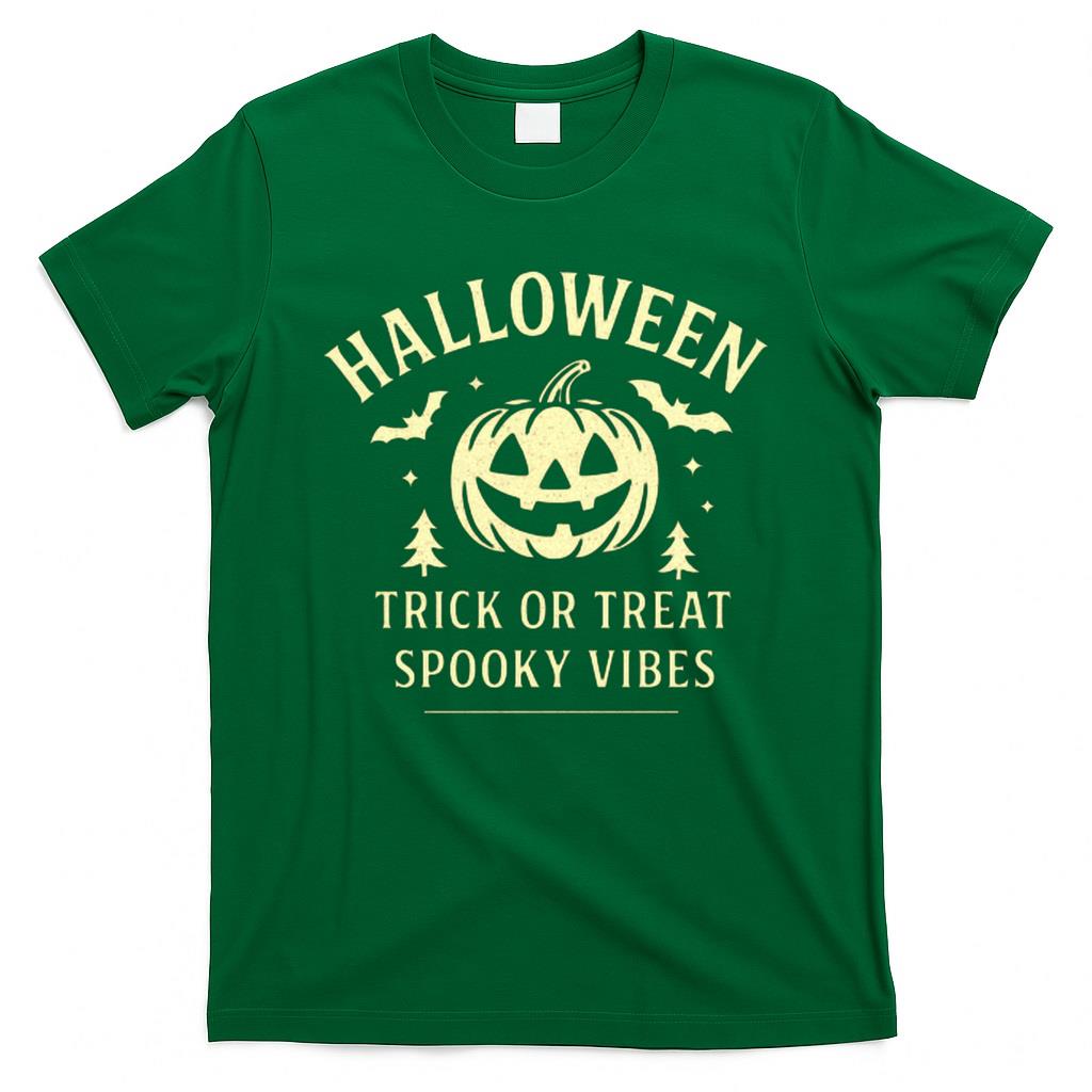 Vintage Halloween  – Retro Pumpkin Jack O’Lantern Design with “Trick or Treat” Lettering Clas T-Shirt