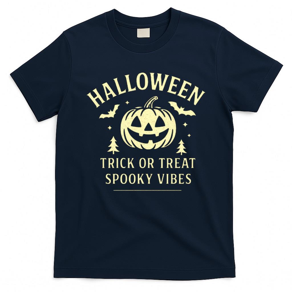 Vintage Halloween  – Retro Pumpkin Jack O’Lantern Design with “Trick or Treat” Lettering Clas T-Shirt