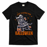 Funny Skeleton Christmas Design Just Waiting For Halloween T-Shirt - Black